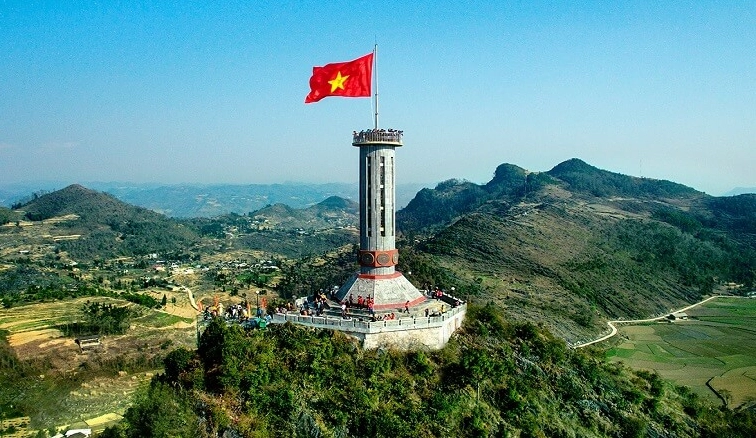 Khám phá Cột cờ Lũng Cú: Kinh nghiệm chụp ảnh và trải nghiệm độc đáo 2026