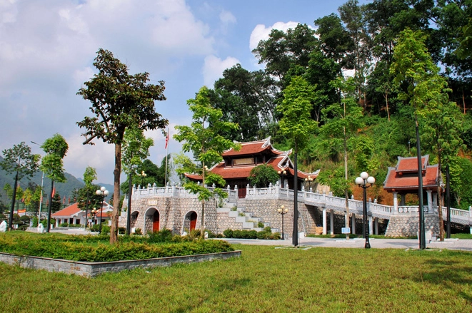 Khám Phá Danh Lam Thắng Cảnh Tuyên Quang: Vẻ Đẹp Nguyên Sơ Hữu Tình