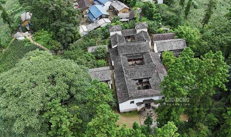 Khám Phá Dinh Thự Vua Mèo Vương Chí Sình: Chứng Tích Lịch Sử Giữa Lòng Hà Giang