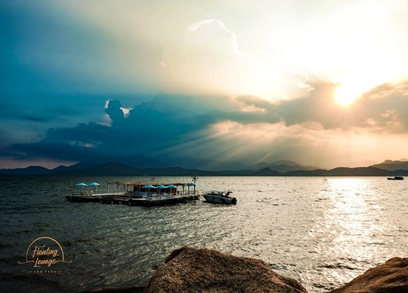 Khám phá Floating Lounge Cam Ranh tọa độ biển đảo độc đáo
