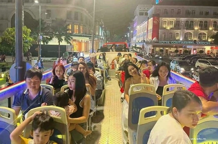 Khám phá TP.HCM với Hop On Hop Off Sài Gòn