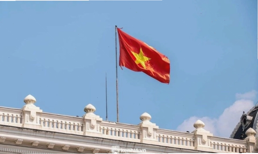 Khán đài rực rỡ cờ đỏ sao vàng trên sân vận động