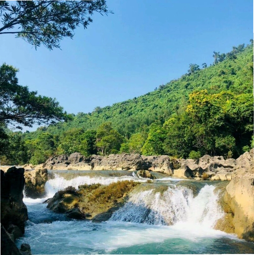 Khe nước lạnh nằm giữa 2 huyện Quảng Ninh - Lệ Thuỷ
