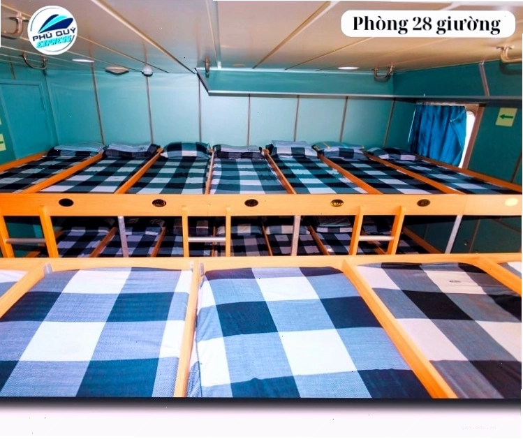 Khoang giường nằm phổ thông trên tàu Phú Quý Express với giường tầng tiện nghi