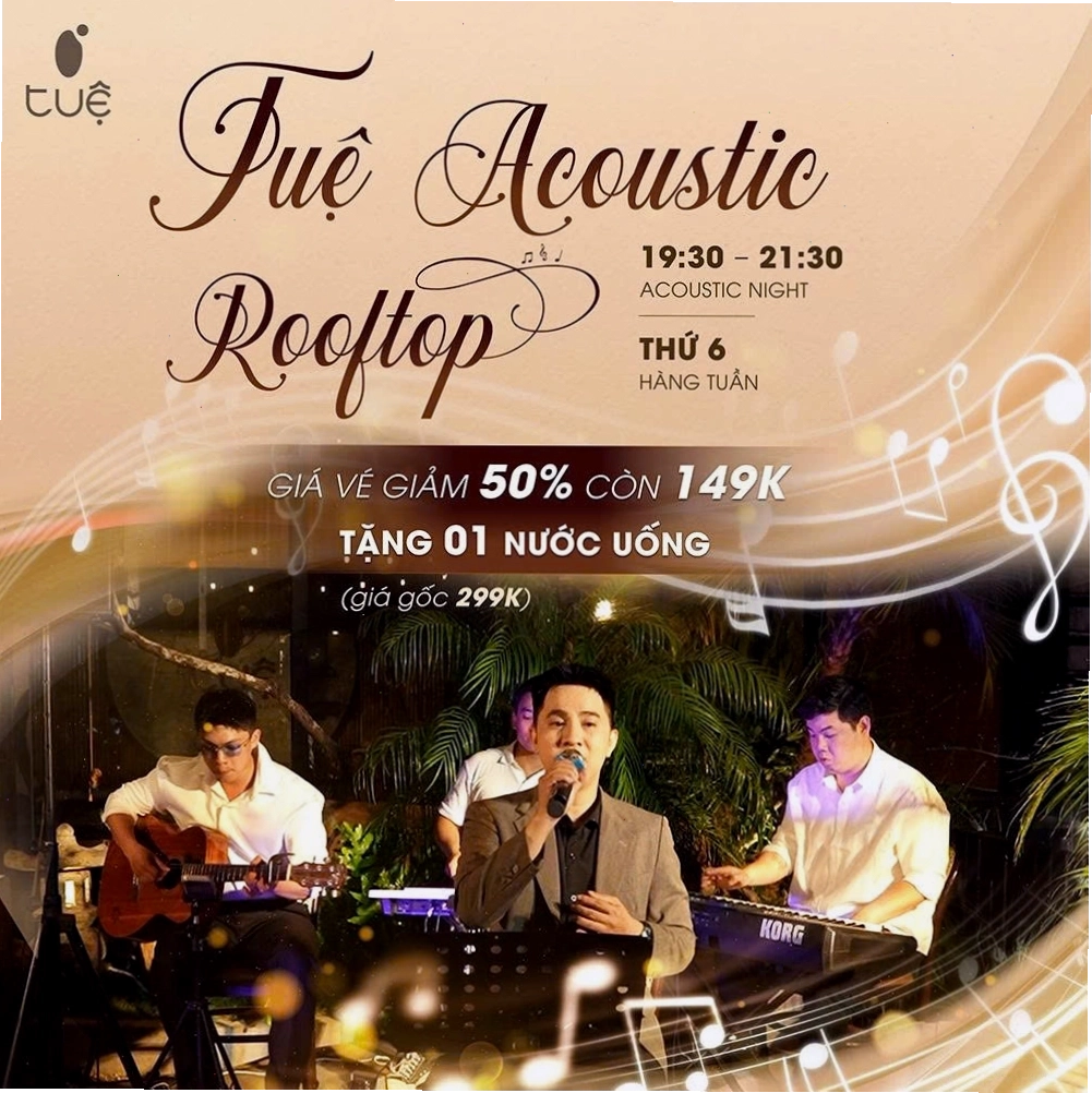 Không gian ấm cúng của Rooftop Acoustic Night Tuệ Biên Hòa với ánh đèn vàng dịu nhẹ và cây xanh