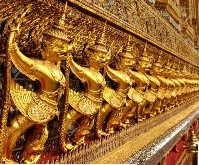 Không gian bên trong Cung điện Peterhof với các tác phẩm nghệ thuật và nội thất cổ điển