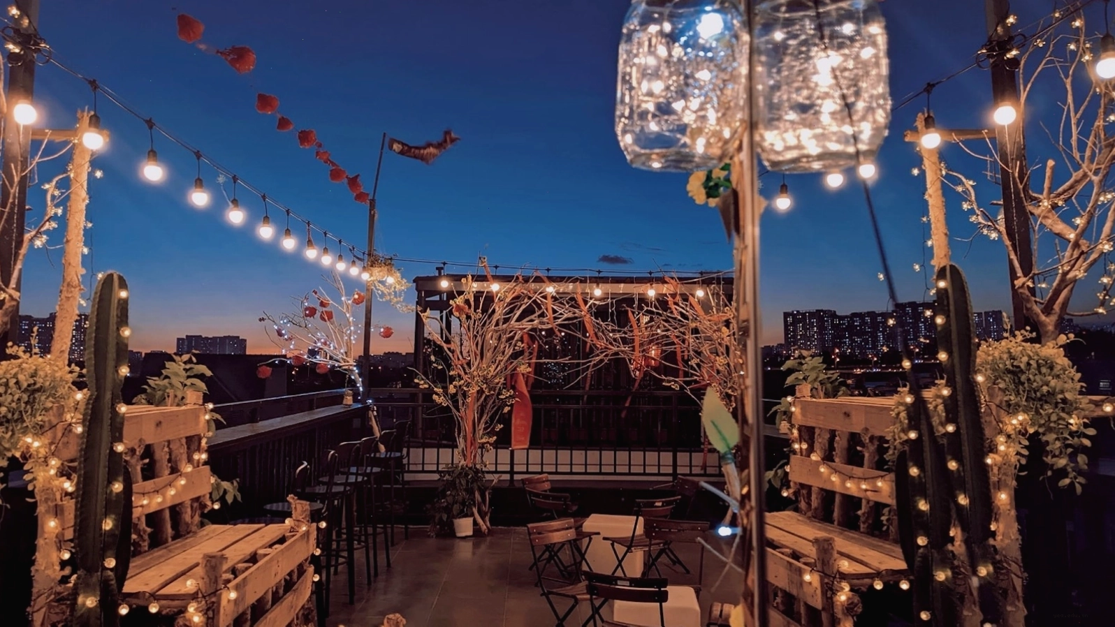 Không gian cực chill của Cafe Mây Chiều nhìn ra thành phố