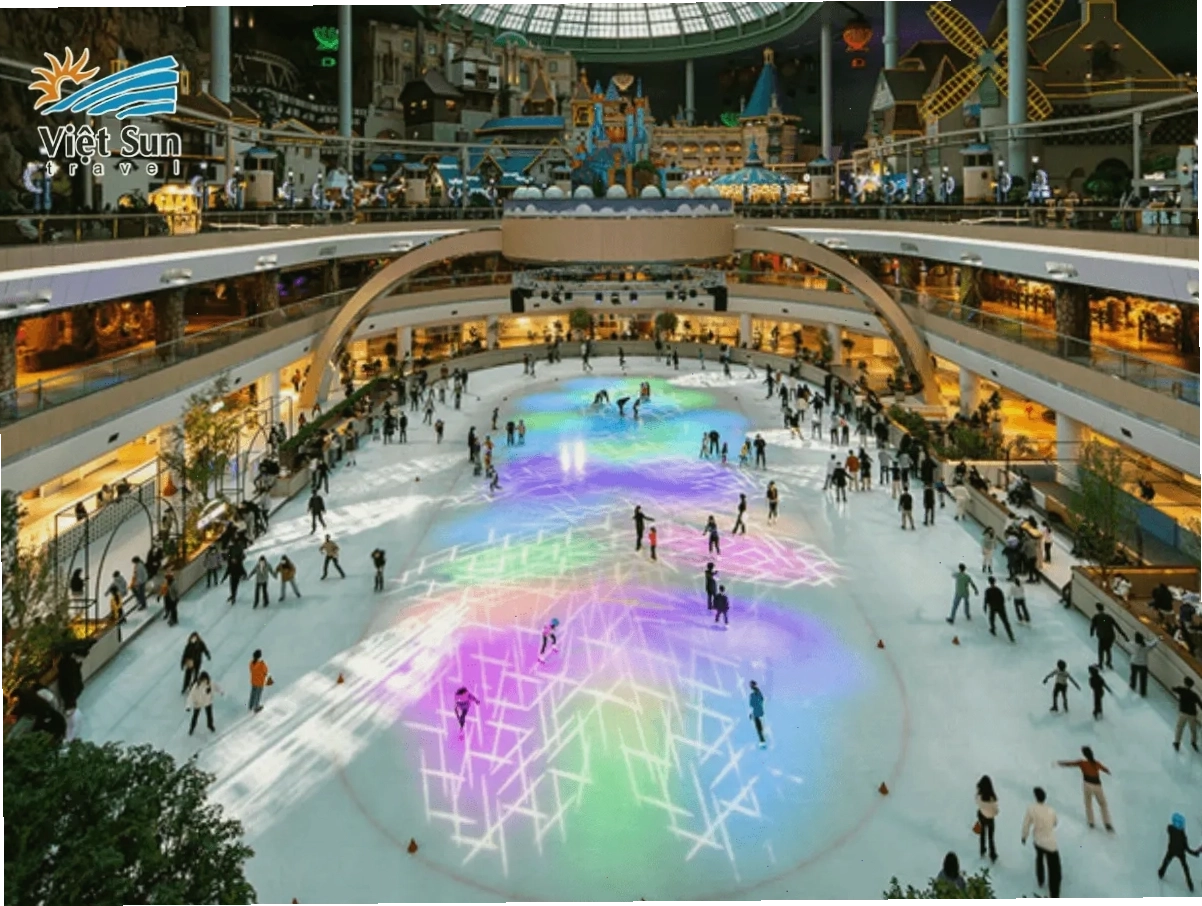 Không gian giải trí sôi động bên trong khu Adventure của Lotte World