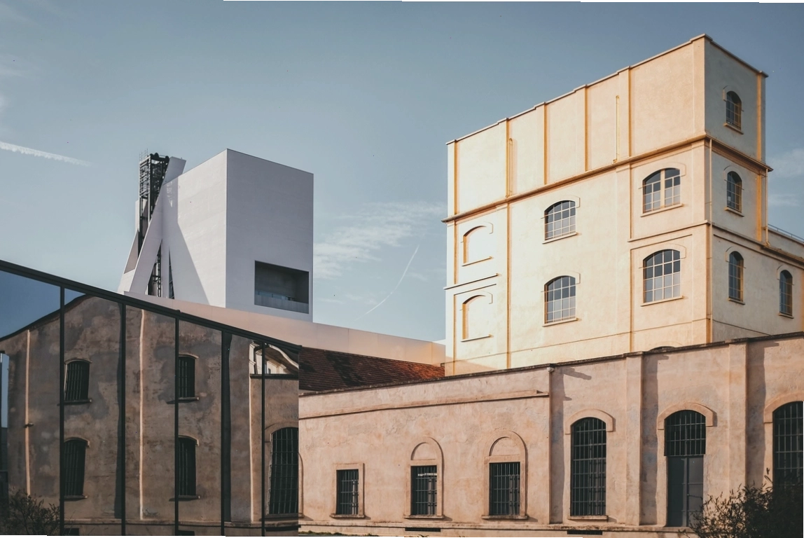 Không gian nghệ thuật tại Fondazione Prada