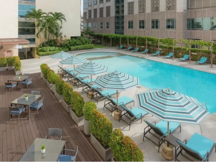 Không gian nhà hàng tại Holiday Inn Bangkok Silom
