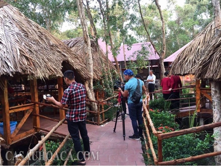 Không gian nhà hàng thoáng đãng tại Làng Cá Sấu Sài Gòn