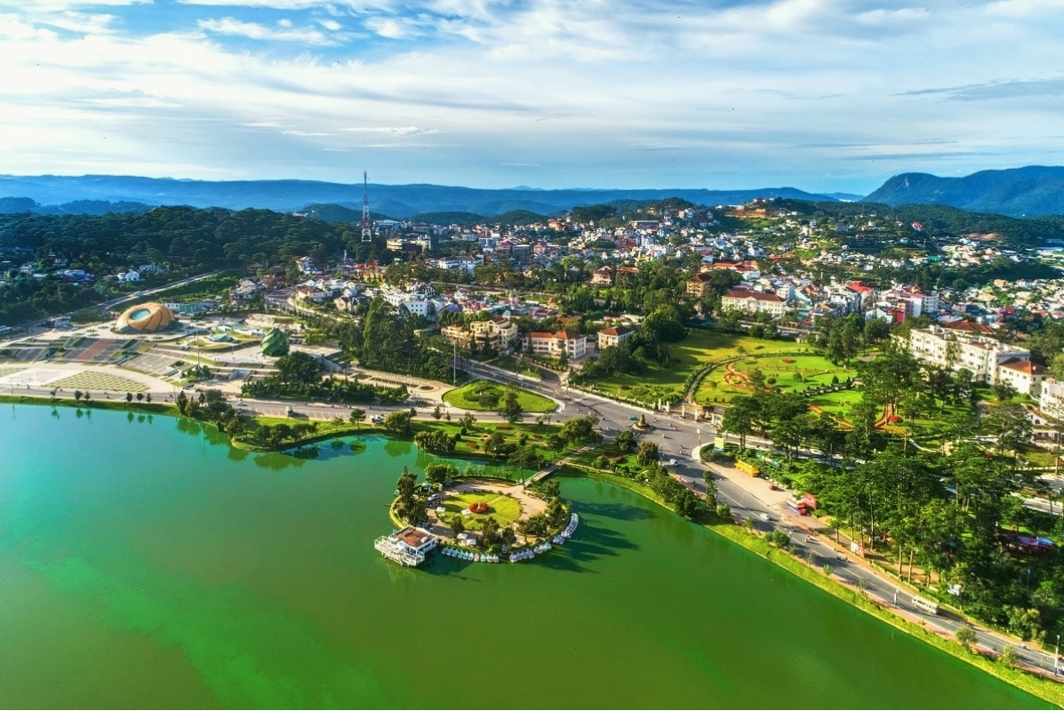 Không gian nhà rông truyền thống của đồng bào Tây Nguyên
