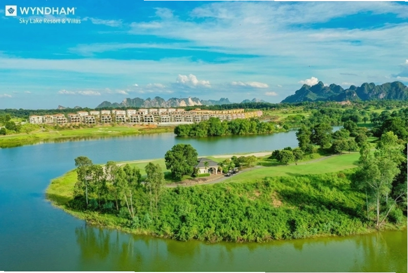 Không gian phòng suite tiện nghi tại Wyndham Sky Lake Resort & Villas