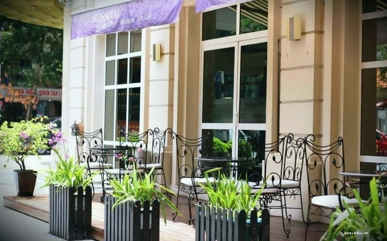Không gian sảnh chờ của Mercure Hanoi La Gare sang trọng