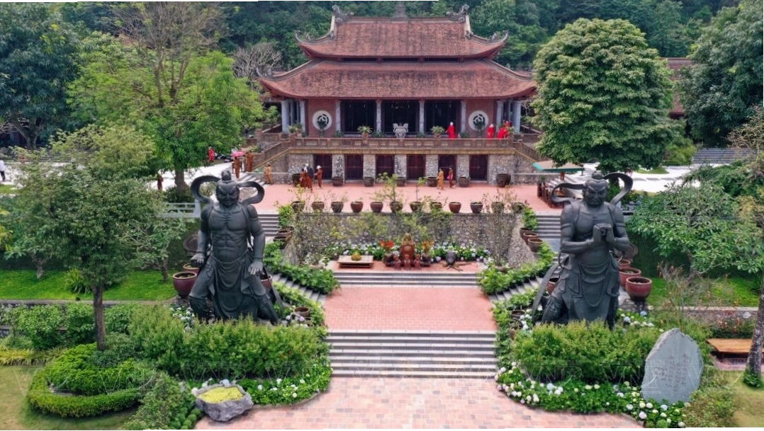 Không gian xanh mát và yên bình tại Địa Tạng Phi Lai Tự, Phủ Lý