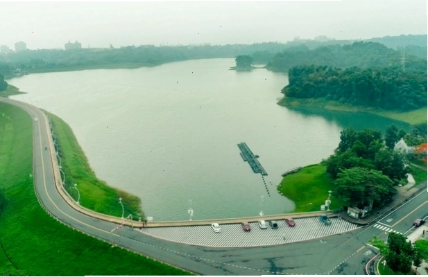 Không gian yên bình và thơ mộng tại hồ Lantan