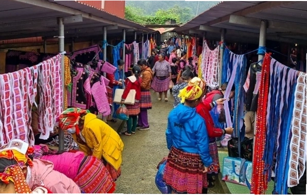 Không khí nhộn nhịp tại chợ phiên Pà Cò