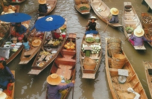 Không khí nhộn nhịp tại một khu chợ nổi ở Thái Lan