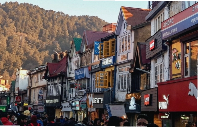 Không khí nhộn nhịp trên Mall Road Shimla