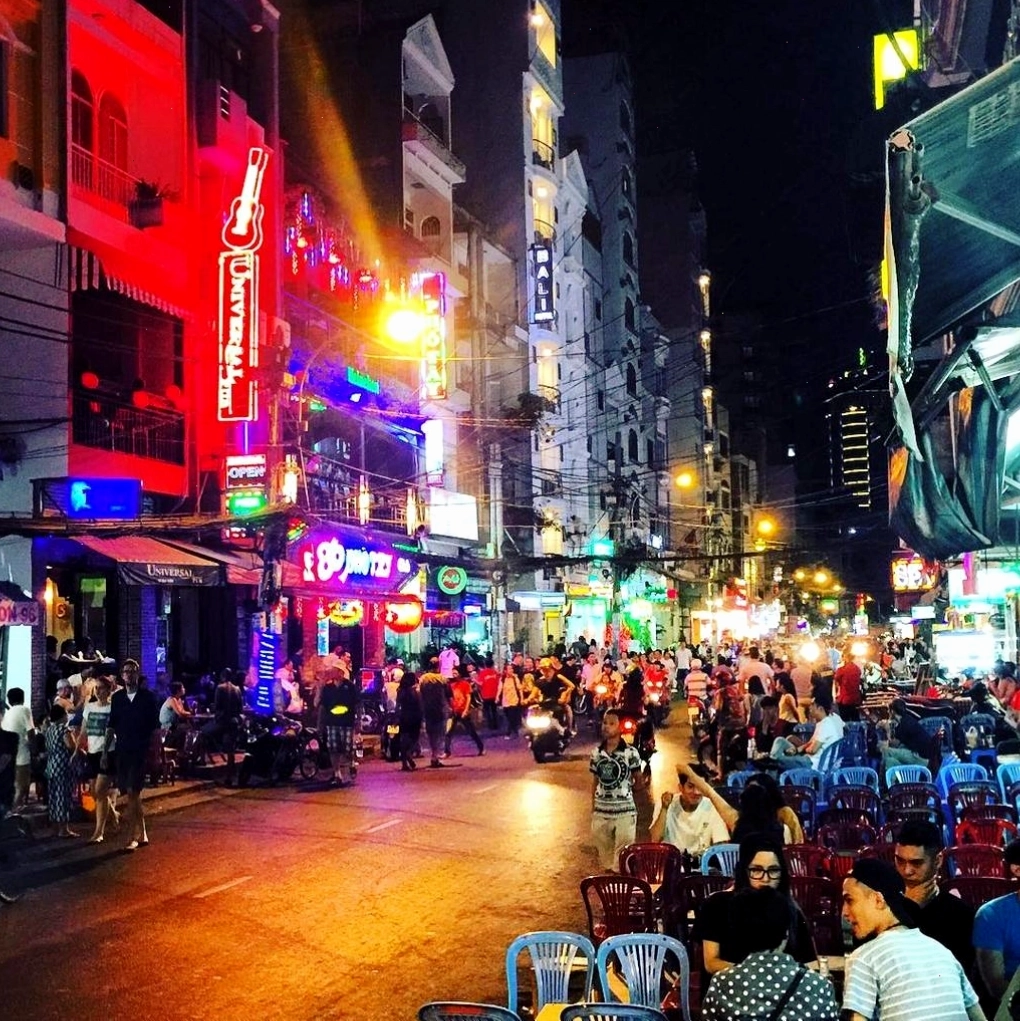 Không khí sôi động của Bùi Viện Walking Street ngày nay