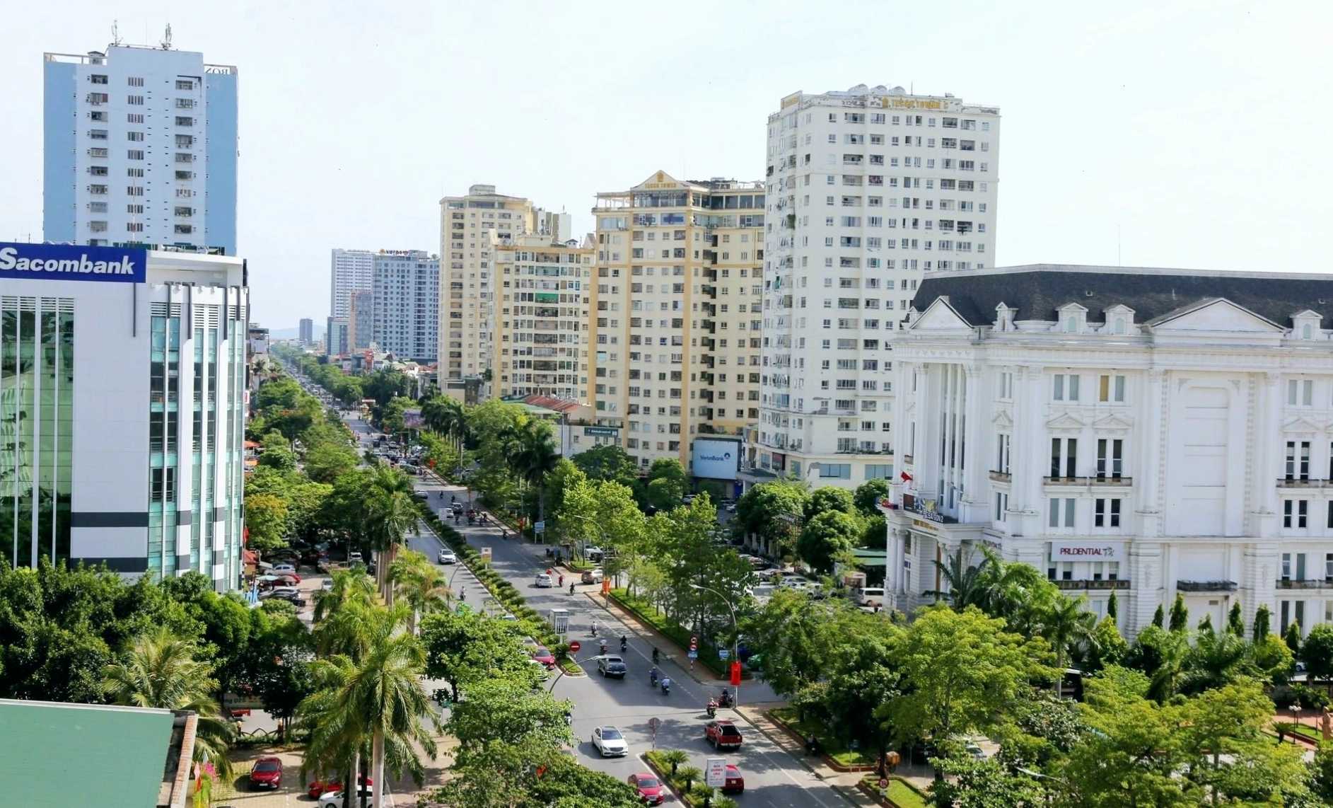 Không khí tấp nập tại Chợ Vinh