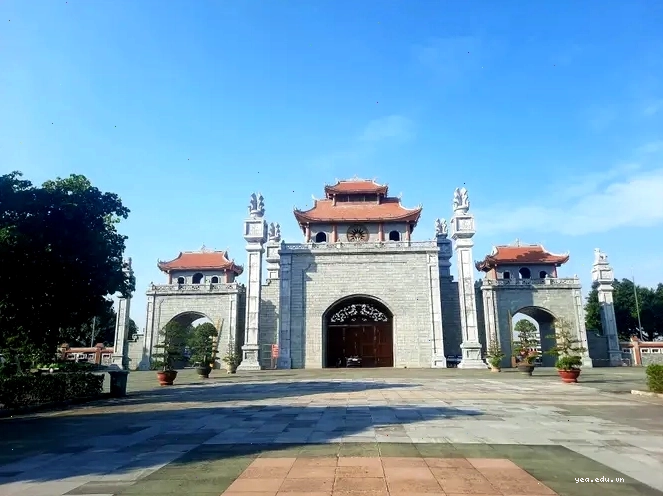 Khu Di tích lịch sử Đền Hùng nhìn từ xa