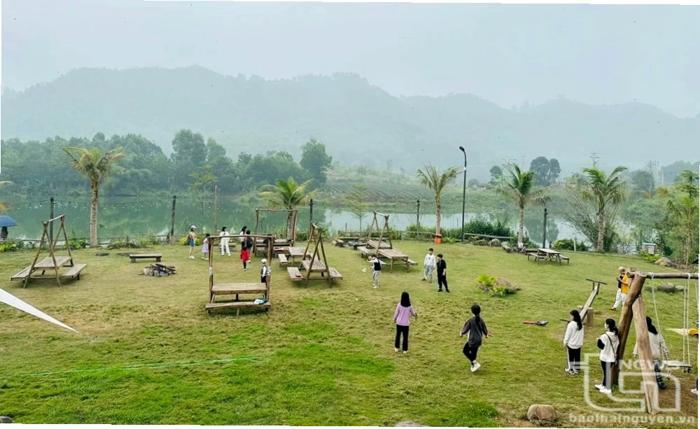 Khu du lịch Hom Giỏ Oasis bên hồ Núi Cốc, Phổ Yên