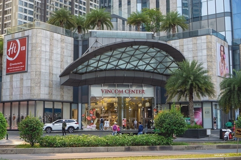 Khu mua sắm sầm uất bên trong Landmark 81