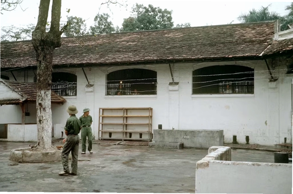 Khu phòng giam tù binh phi công Mỹ tại nhà tù Hỏa Lò đầu năm 1973