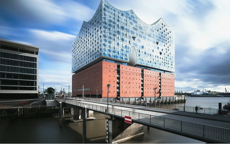 Khu vực Hồ Alster tại Hamburg vào một ngày nắng đẹp