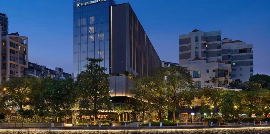 Khu vực hồ bơi tại InterContinental Singapore Robertson Quay