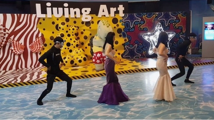 Khu vực Living Art với các tác phẩm nghệ thuật đại dương độc đáo