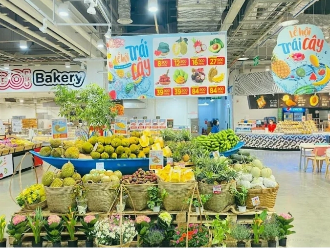 Khu vực mua sắm sầm uất tại GO! Buôn Ma Thuột với nhiều gian hàng thời trang và mỹ phẩm