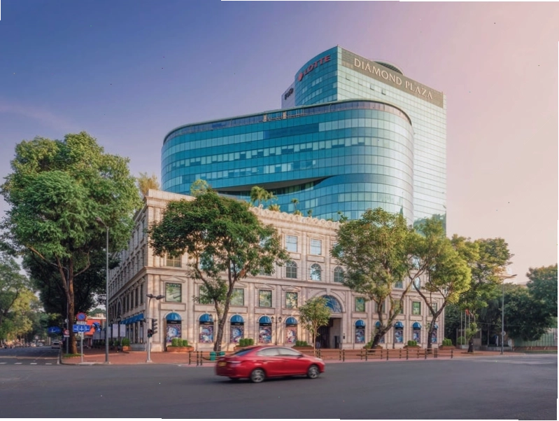 Khu vực mua sắm thời trang tại Diamond Plaza