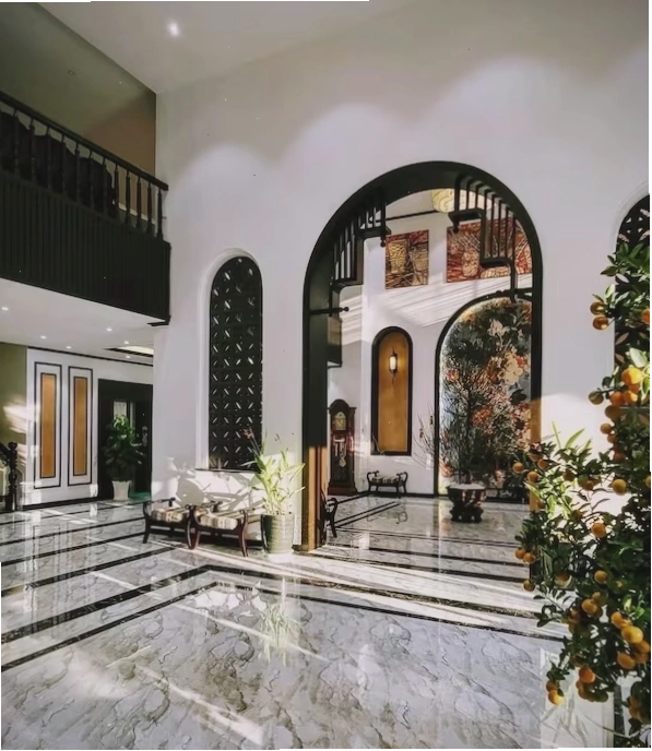 Khu vực sảnh sang trọng tại Biệt Điện Hotel Buôn Ma Thuột
