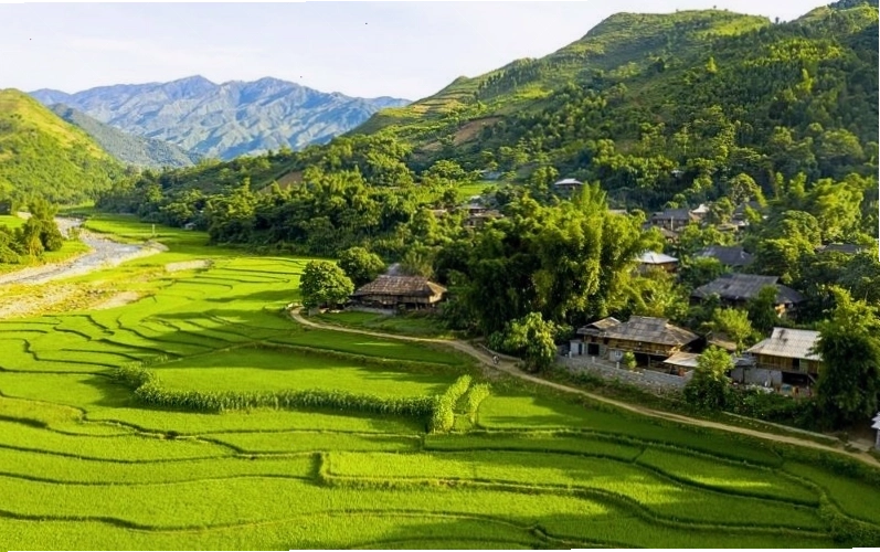 Khung cảnh hùng vĩ của thung lũng Tú Lệ nhìn từ trên cao