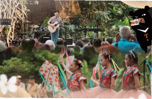 Khung cảnh hùng vĩ nhìn từ đỉnh núi Jiali