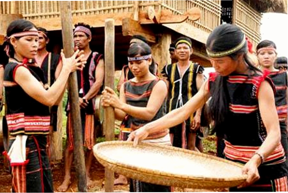Khung cảnh hùng vĩ nhìn từ đỉnh núi lửa Chư Đăng Ya