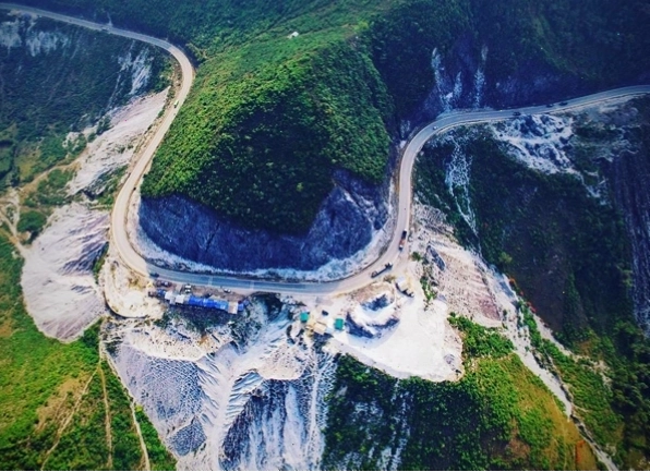 Khung cảnh hùng vĩ tại đèo Thung Khe