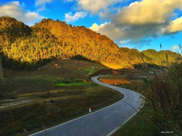 Khung cảnh núi non hùng vĩ tại Lóng Luông Mộc Châu
