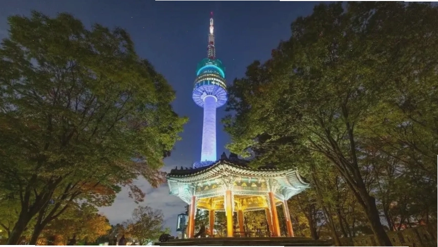 Khung cảnh Seoul lung linh về đêm nhìn từ Tháp N Seoul