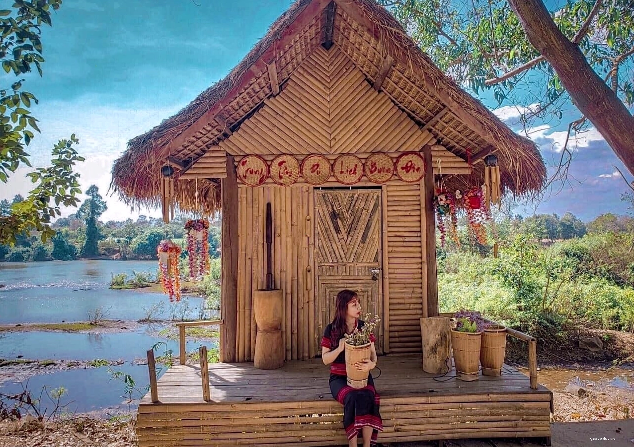 Khung cảnh sông Sêrêpốk thơ mộng tại khu du lịch Bản Đôn