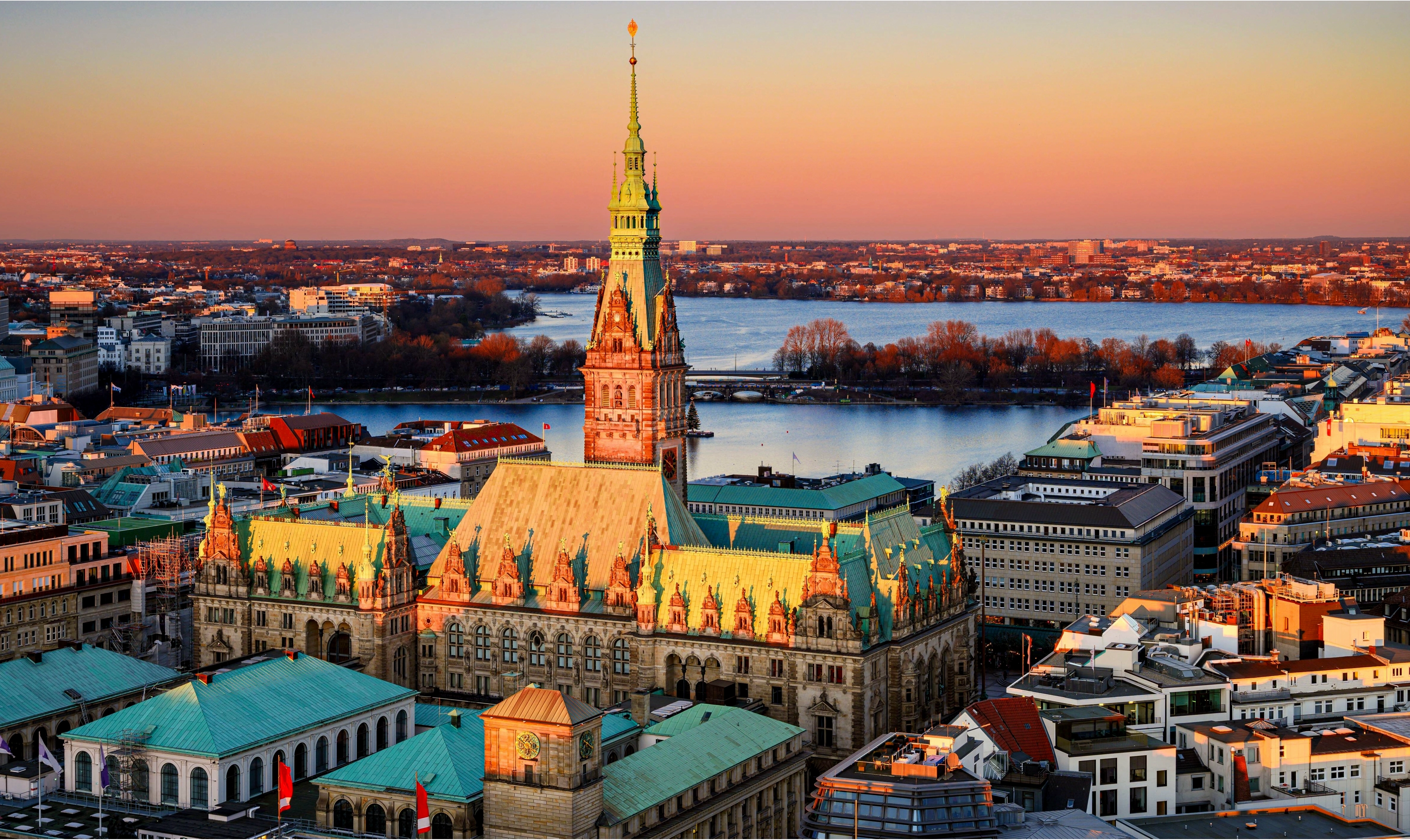 Khung cảnh thành phố Hamburg lúc hoàng hôn