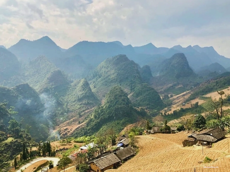 Khung cảnh thị trấn Đồng Văn từ trên cao nhìn xuống