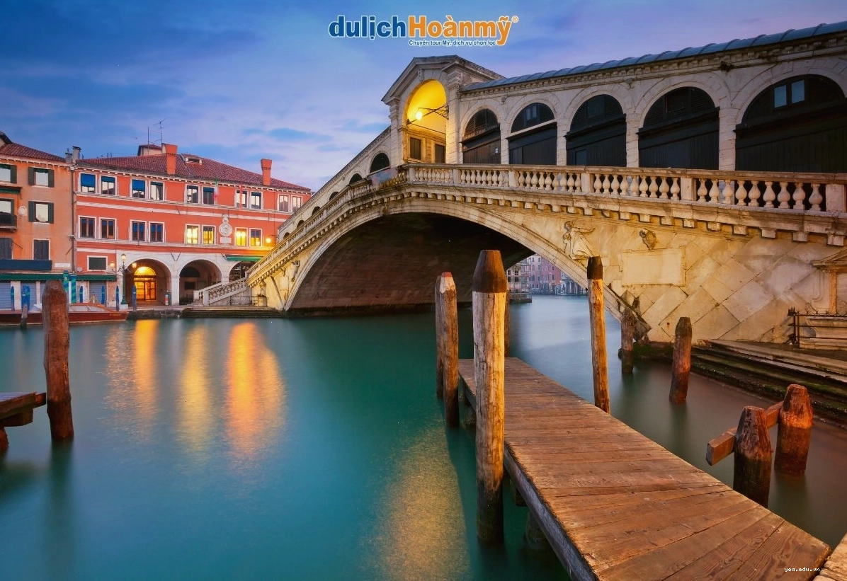 Khung cảnh thơ mộng của sông Venice Ý