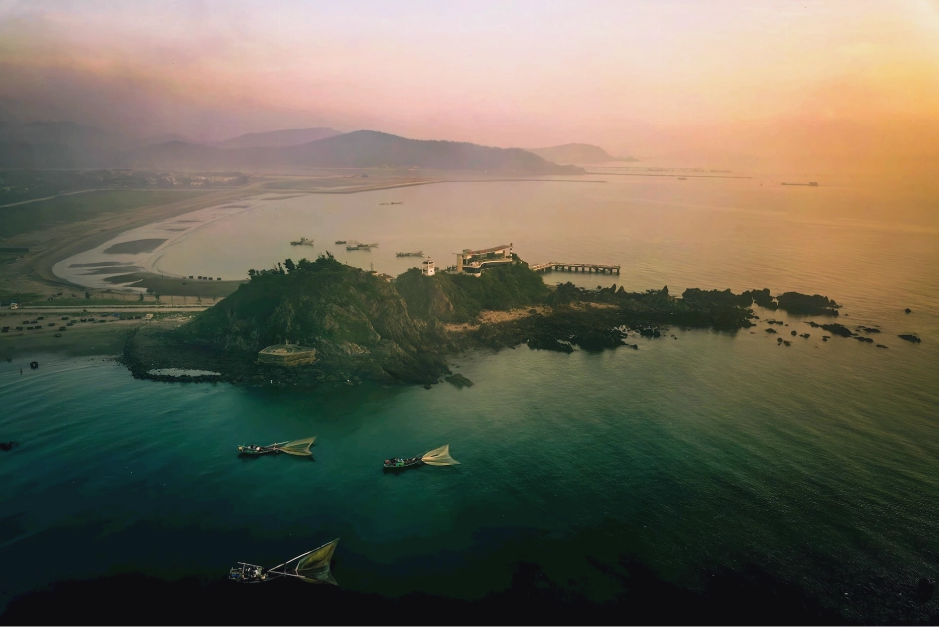 Khung cảnh thơ mộng tại Đảo Lan Châu, Cửa Lò.