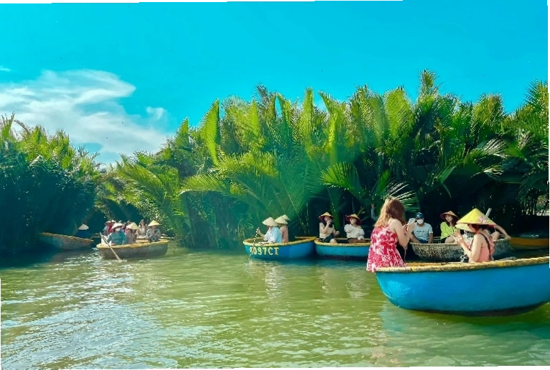 Khung cảnh yên bình của làng quê Cẩm Thanh