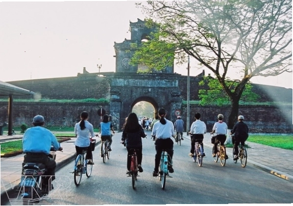 Khuôn viên rộng lớn của Citadelle Huế