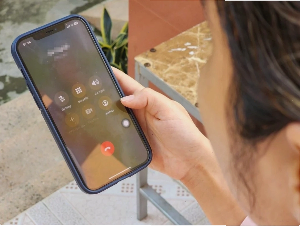 Kiểm tra đơn hàng bằng cách liên hệ qua Hotline GHN