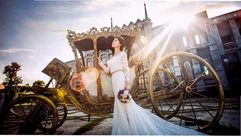 Kiến trúc cổ kính tại phim trường miền Đông nước Anh Smiley Ville